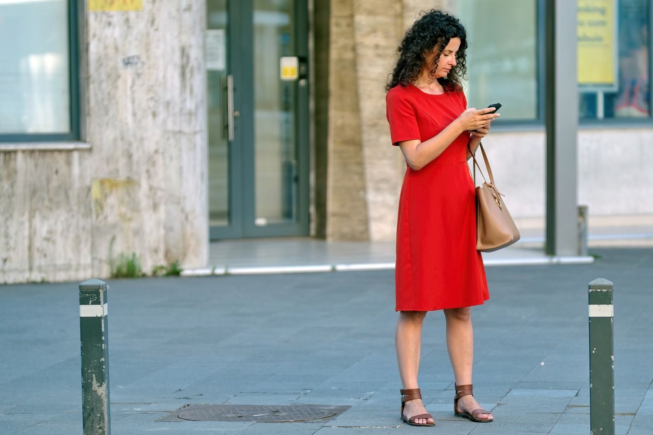 Airalo vs. Ubigi: The Best eSIM for International Travel