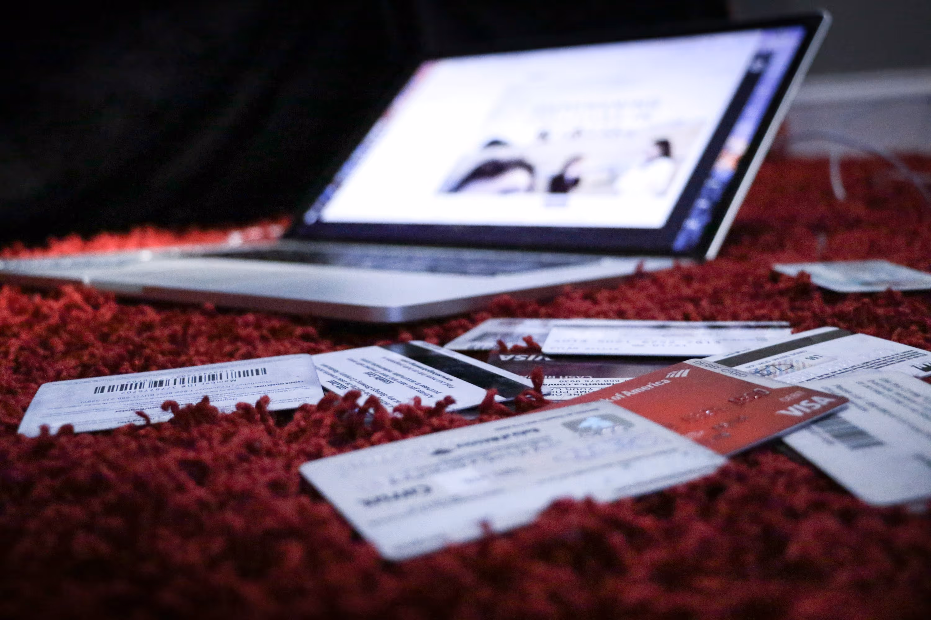 Amex Platinum vs. Delta Reserve: Which Card Suits You?