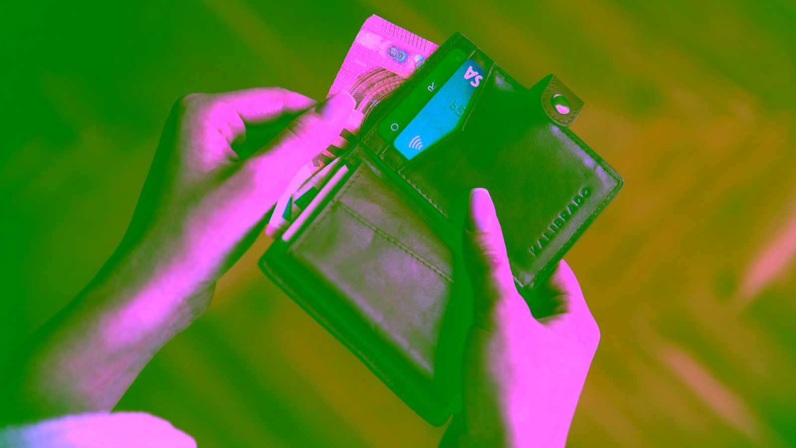 Cash Back vs. Travel Rewards Credit Cards: How to Choose the Right One