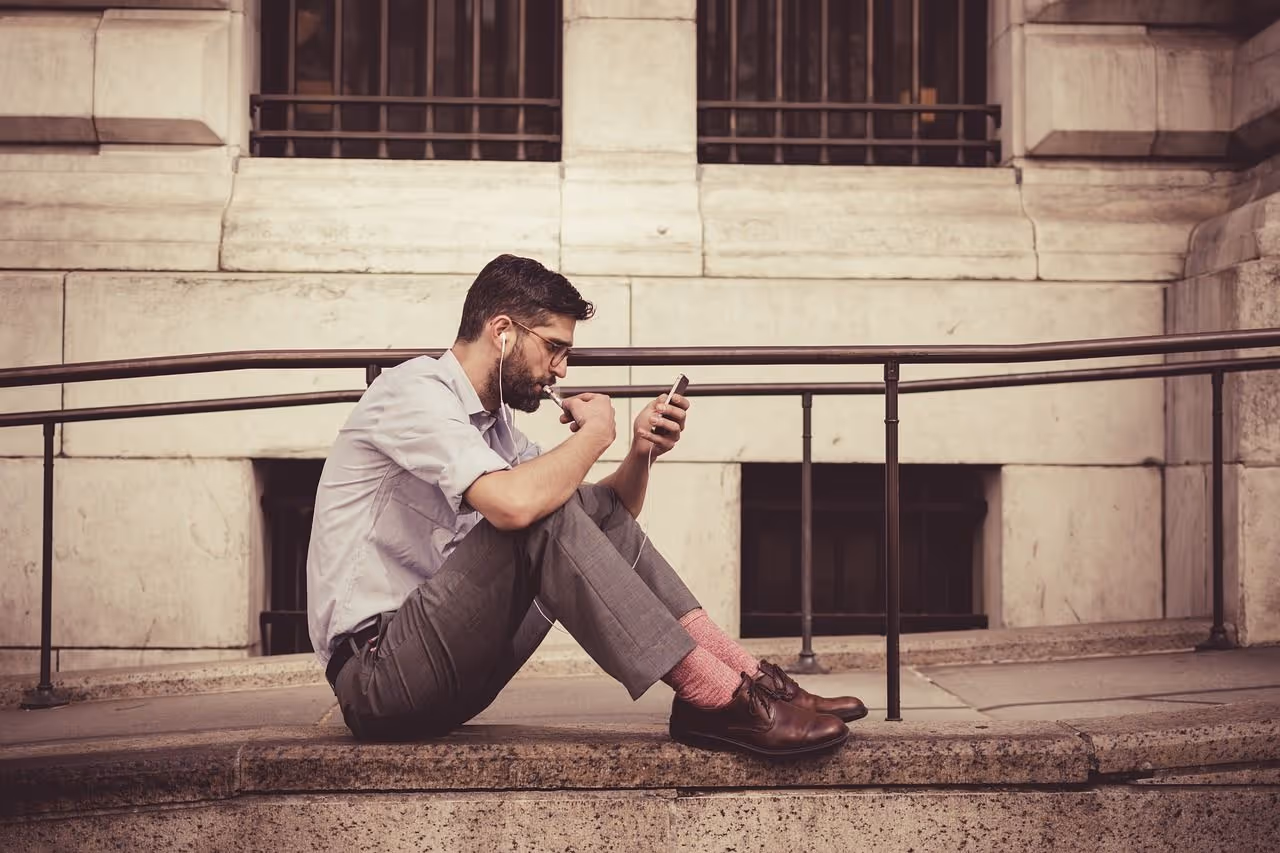 Credit Karma vs. Experian: Which Free Credit Monitoring Service Should You Choose?