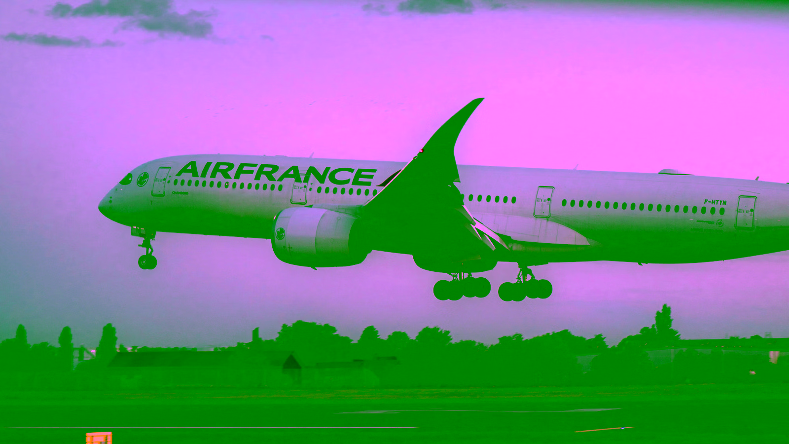 Air France airplane landing