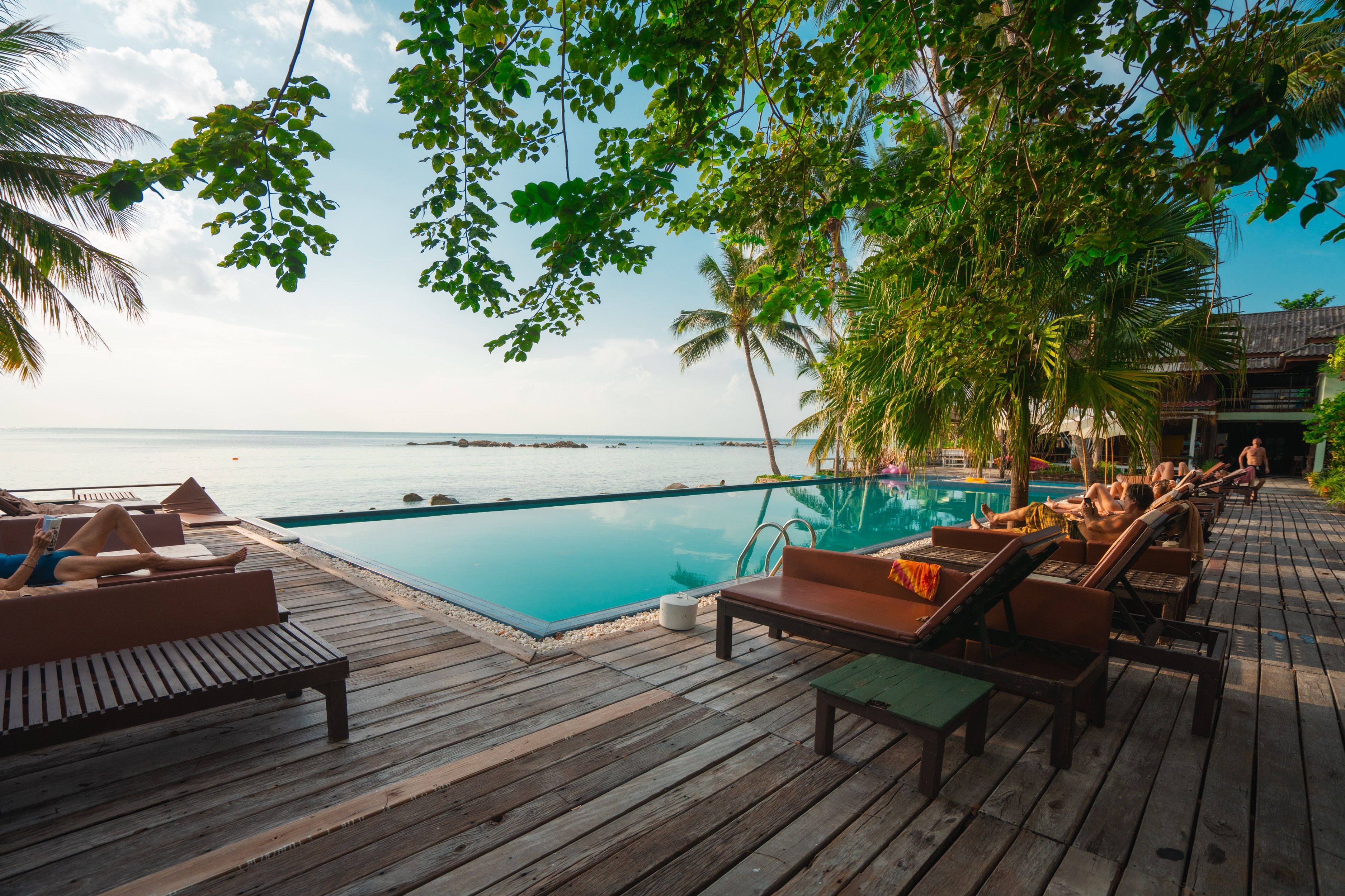 The Ultimate Showdown: Hilton Honors Vs IHG Rewards Club
