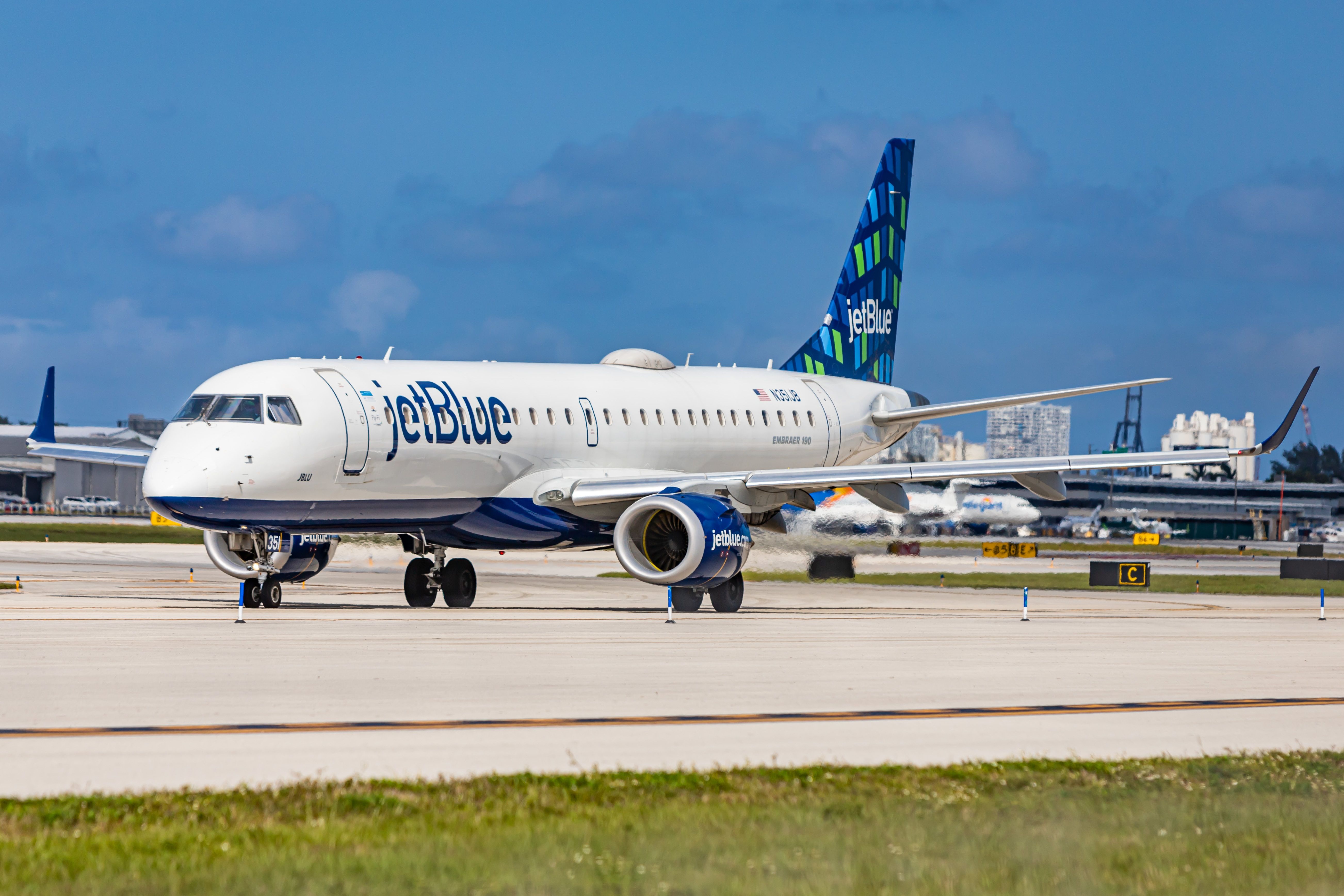 The Pros And Cons Of the JetBlue Barclays Credit Card