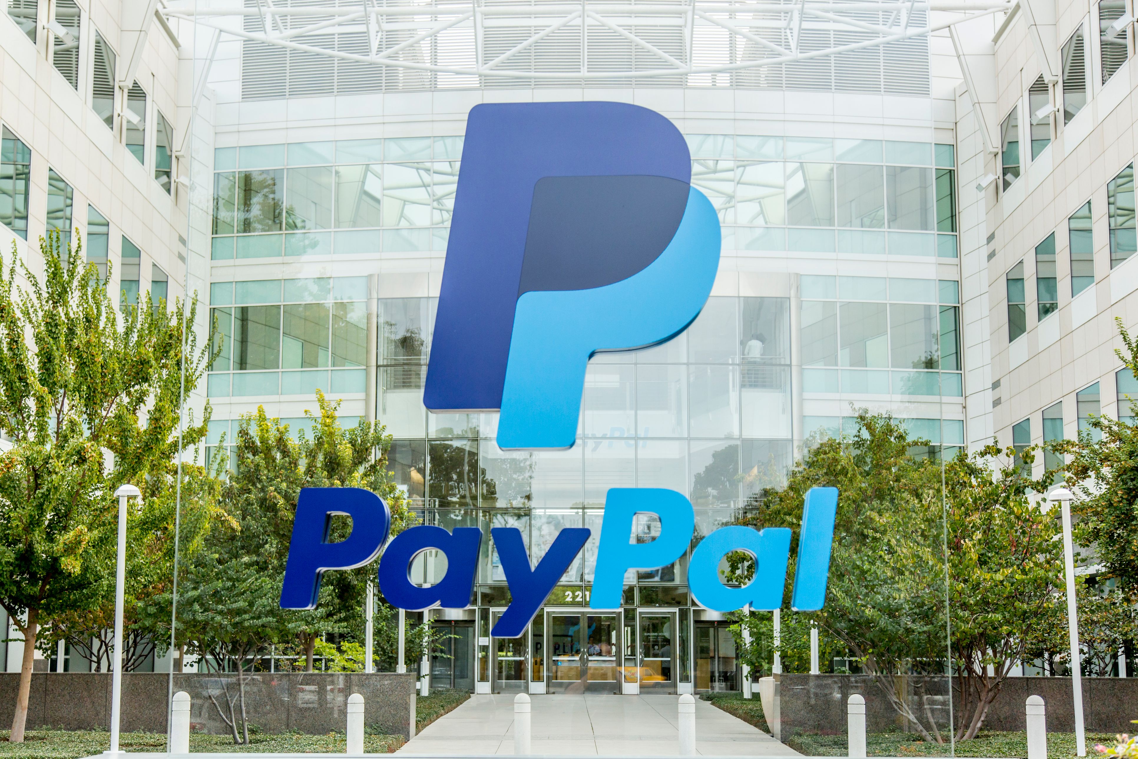 PayPal's 2022 Misinformation Policy Reversal: What the Incident Taught Fintech Users
