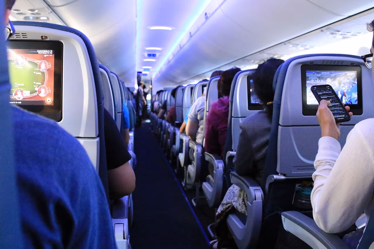 PriceLine Vs SkyScanner: Traveling on a Budget