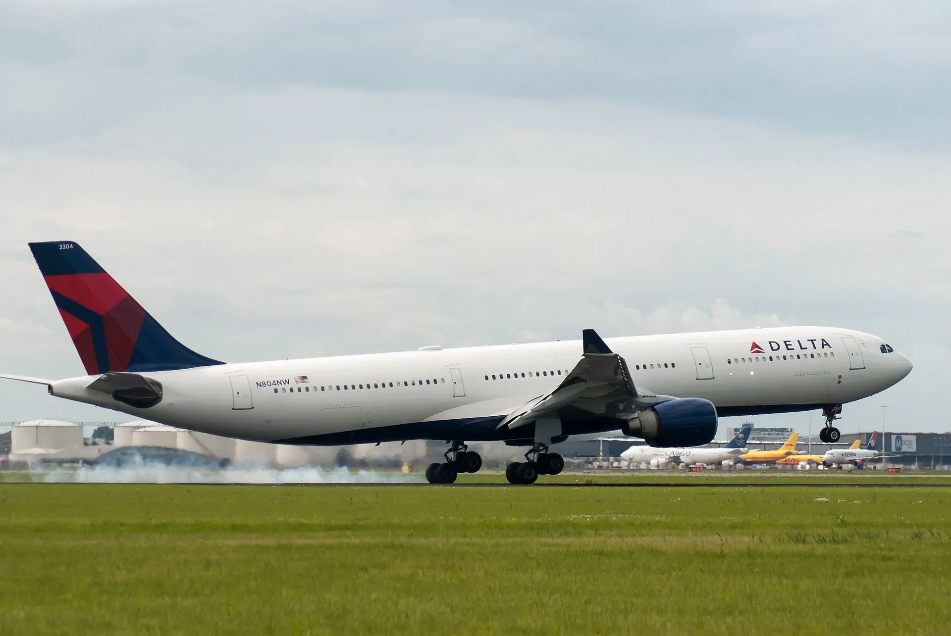 Best Airline Miles Programs for International Travel in 2026: Alaska, Aeroplan, United, and the Sweet-Spot Map