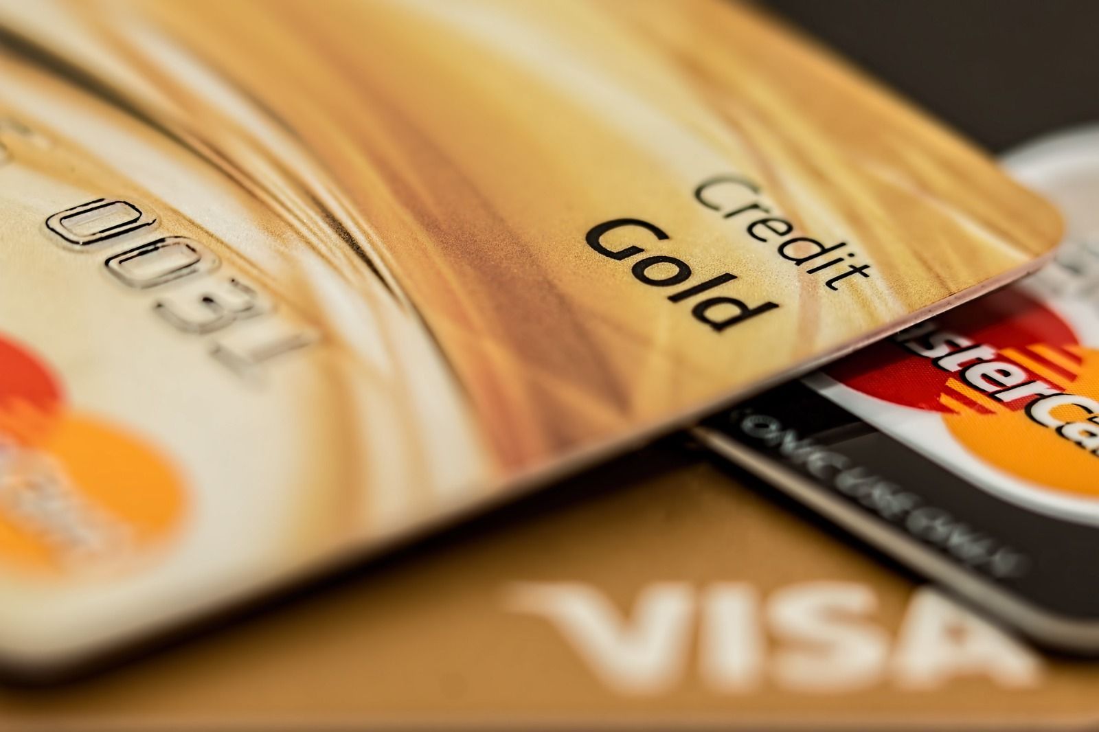 Best Credit Cards for 18-Year-Olds in 2026: Building Credit Without a Credit Score