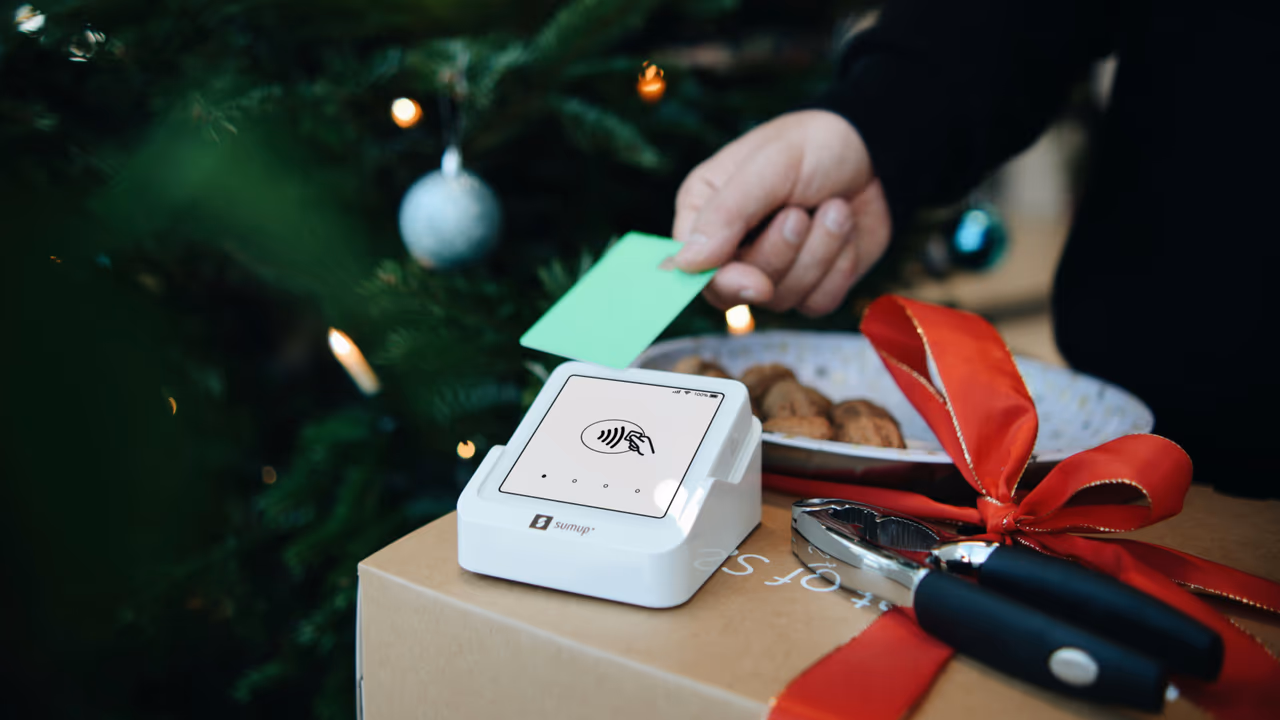 Contactless credit card cash back