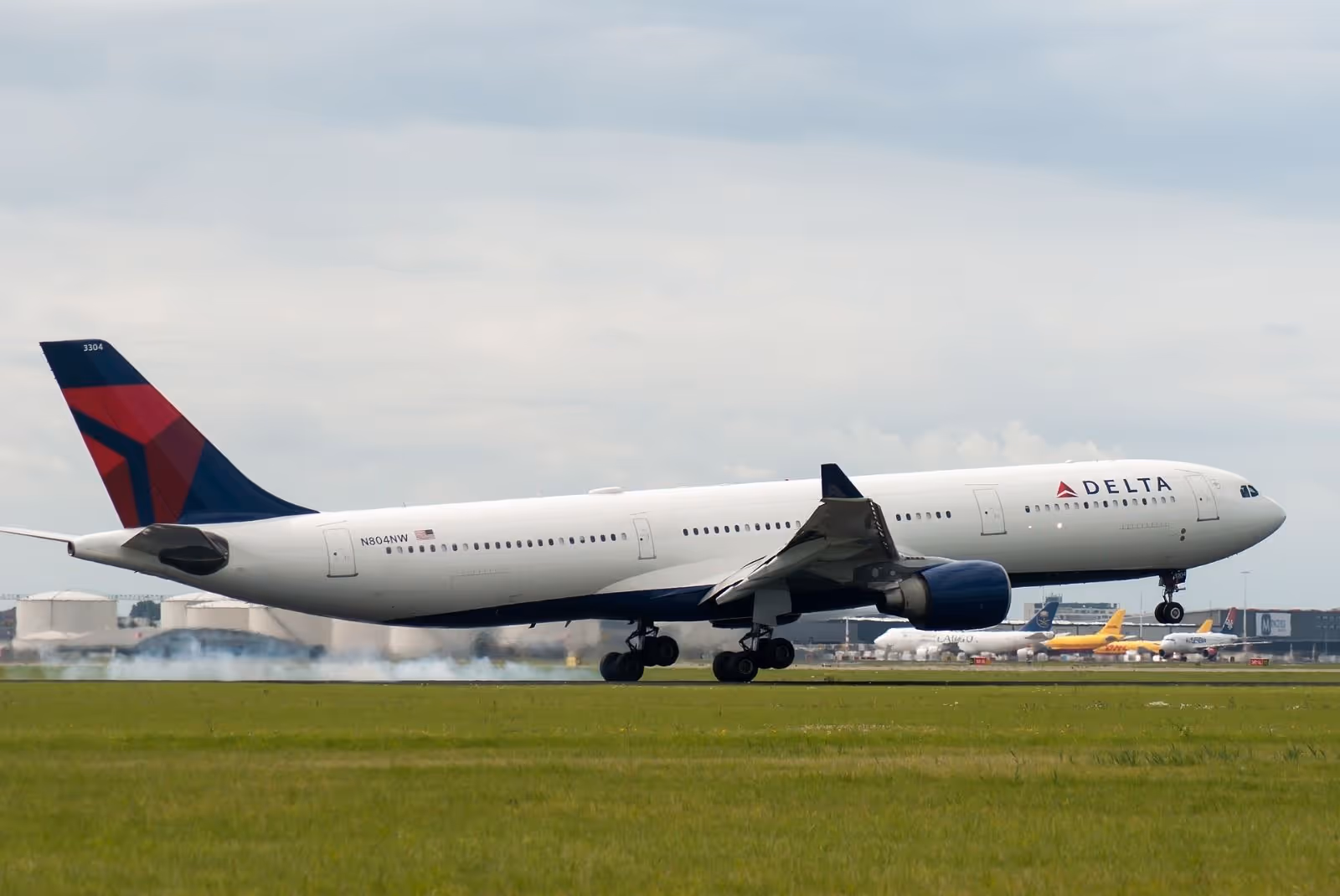 Delta SkyMiles Platinum Amex Review: Worth $350 in 2026?