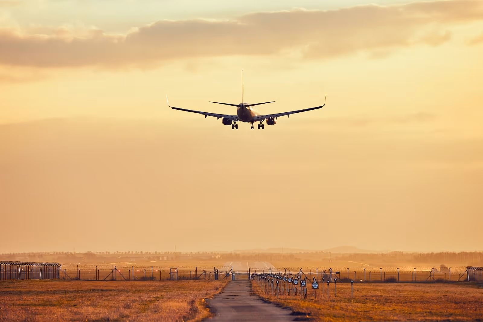 Frequent Flyer Miles vs. Flexible Rewards Points: Which Wins in 2026?