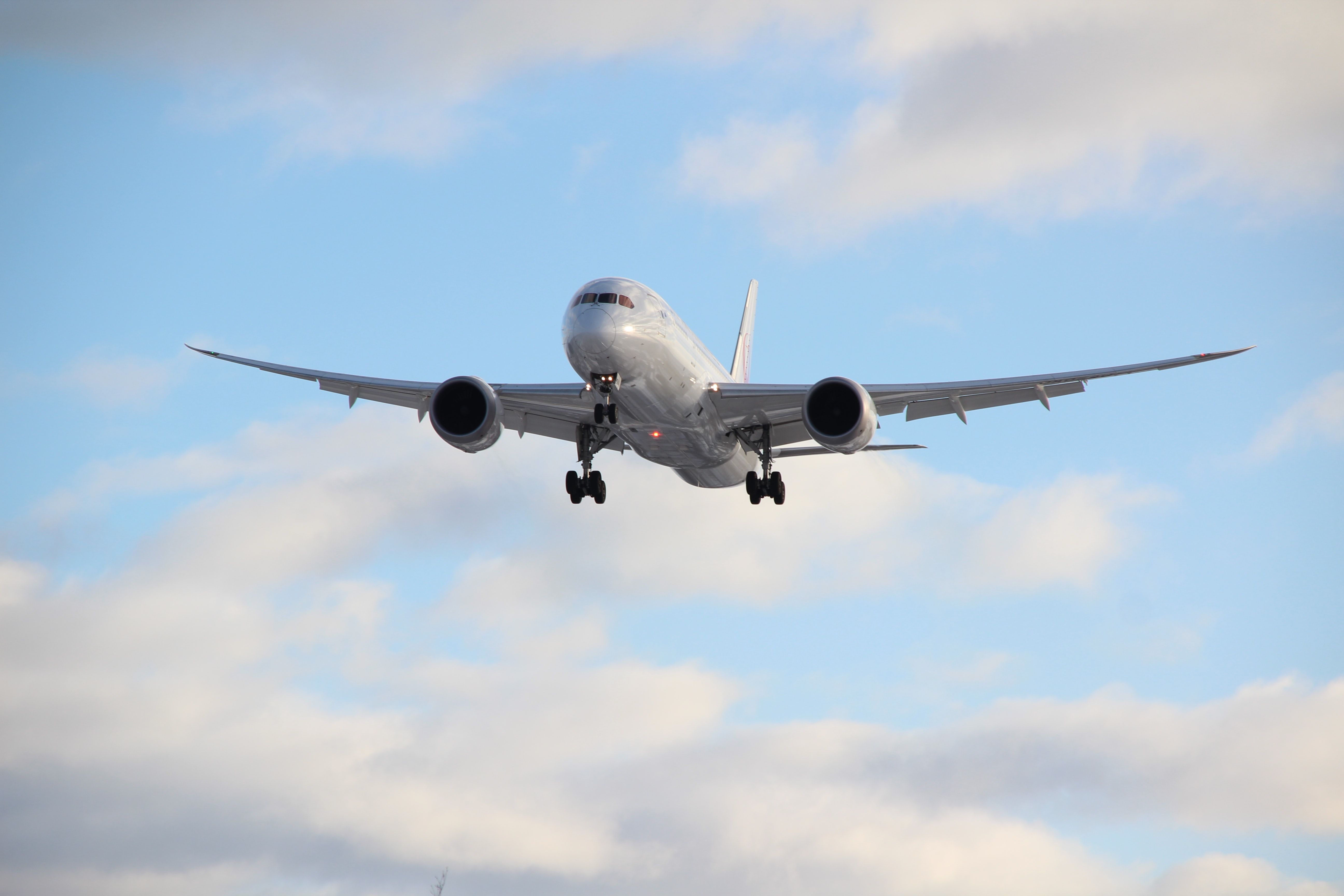 What Actually Drives Airline Prices in 2026 (and When They Drop)